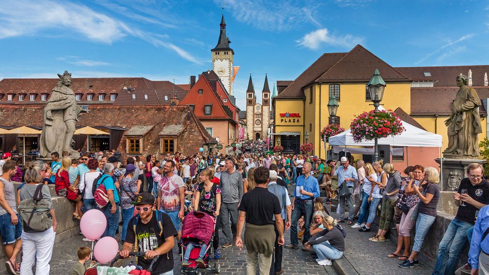 ALTE MAINBRÜCKE in WÜRZBURG