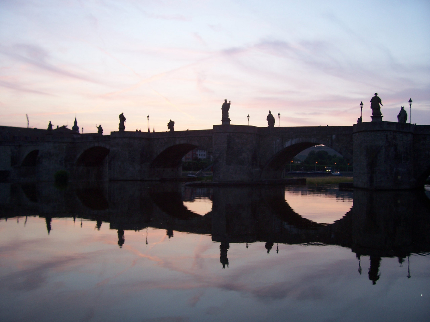 Alte Mainbrücke Morgendemmerung