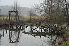 Alte marode Holzbrücke über die Gräfte beim Schloß Ermelinghof (Bockum-Hövel)