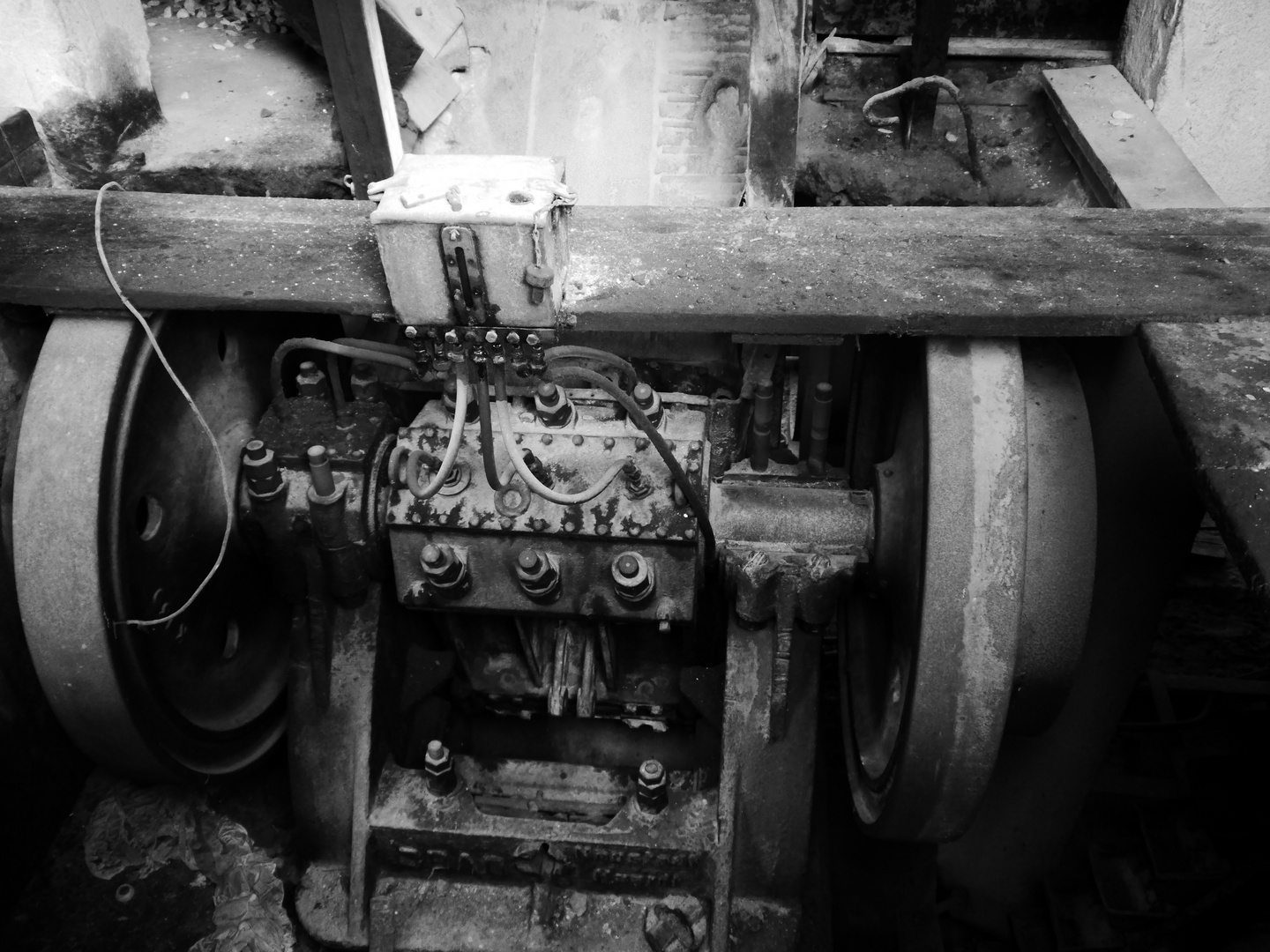 Alte Maschine im Quarzbrechwerk