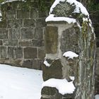 Alte Mauer im Winter