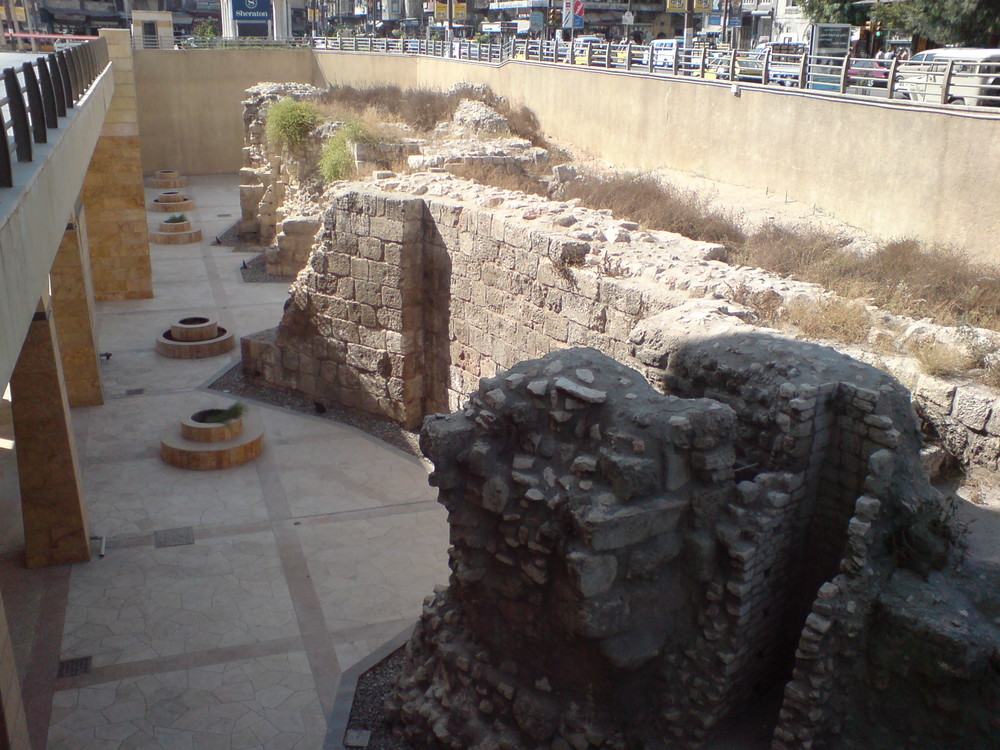 Alte Mauer oder Ruinen in Aleppo ,vielleicht eine versunkene Stadt