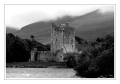 Alte Mauern... Ross Castle am Lough Lenae, Irland   (in sw)