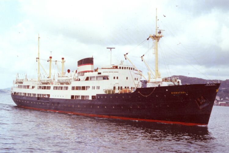 Alte Midnatsol der Hurtigruten; Baujahr 1949 ; hier 1980 ;1982 ist sie ausgemustert worden.