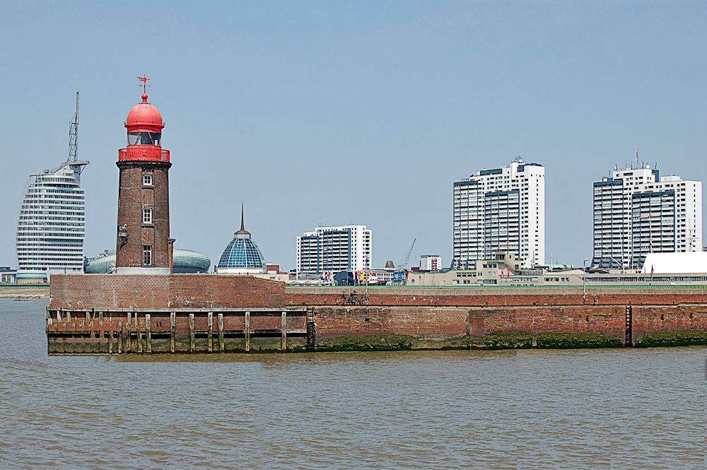 Alte Mole und Skiline von Bremerhaven