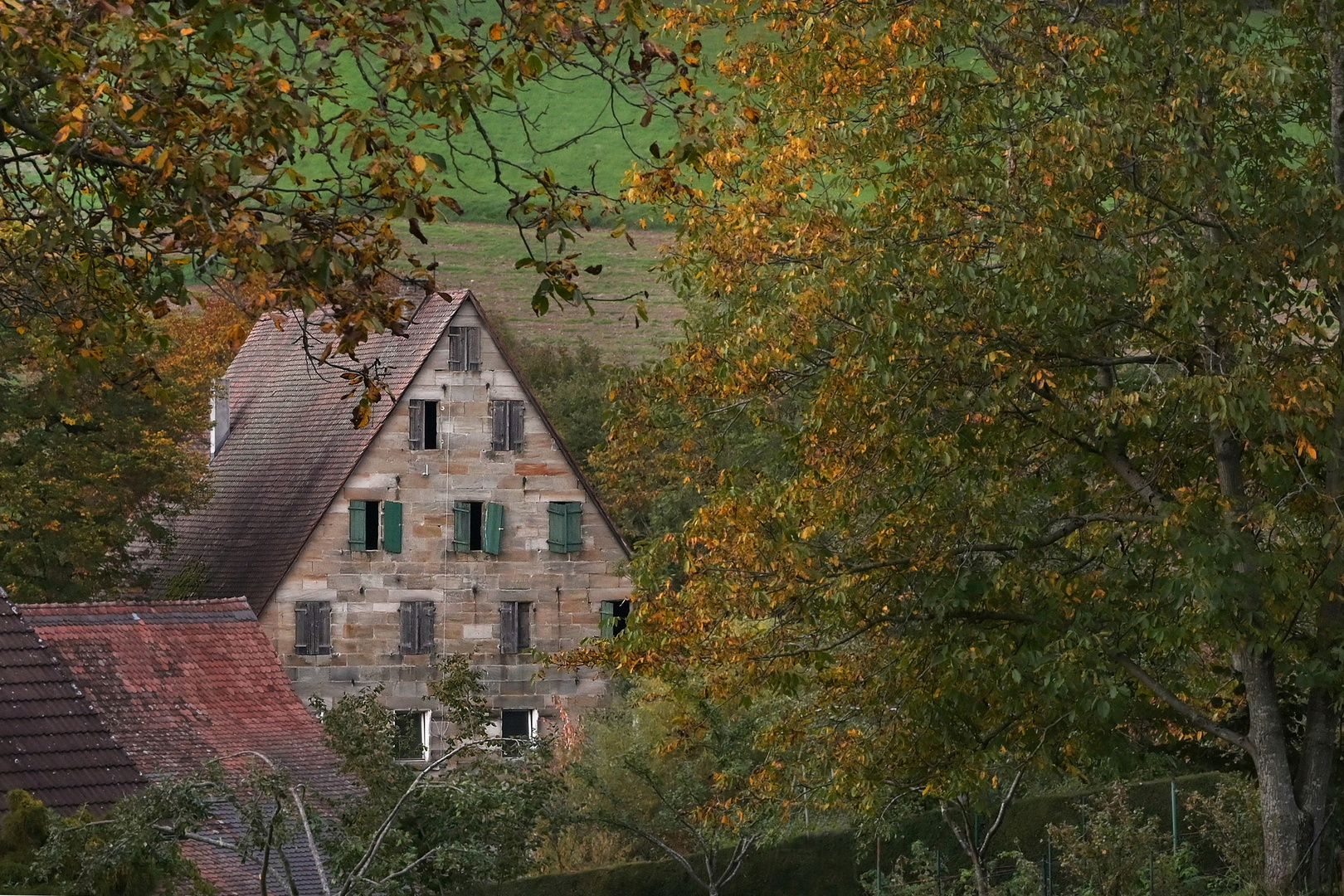 Alte Mühle im Herbst