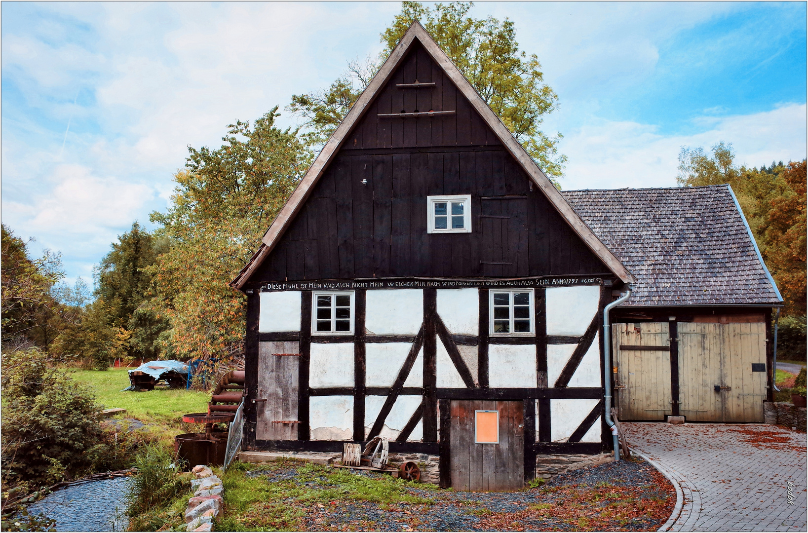 Alte Mühle im Herbst