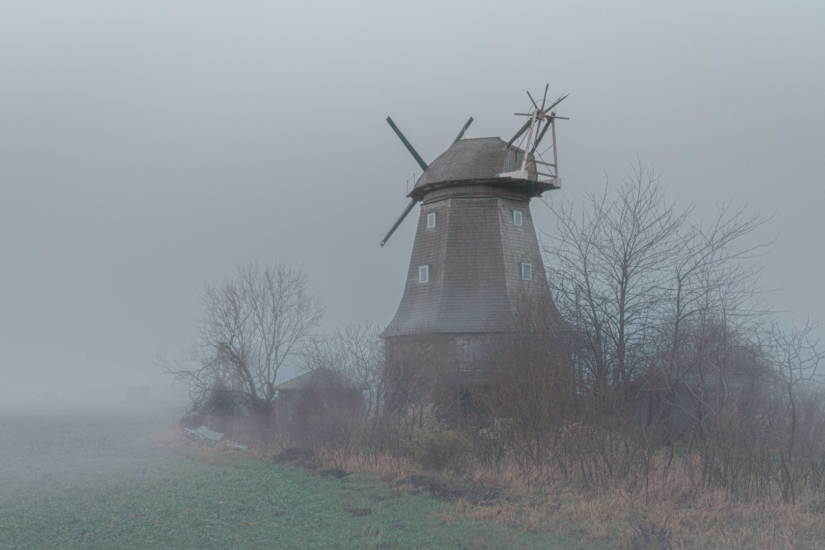 Alte Mühle im Nebel