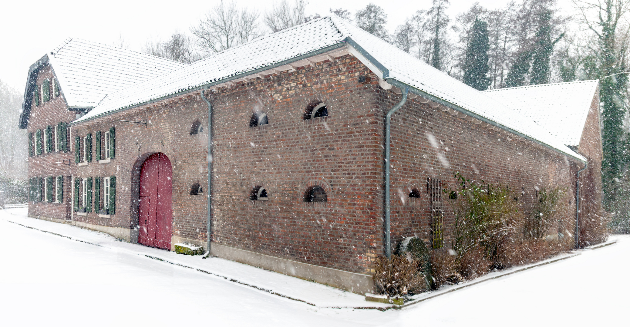 Alte Mühle im Schneetreiben