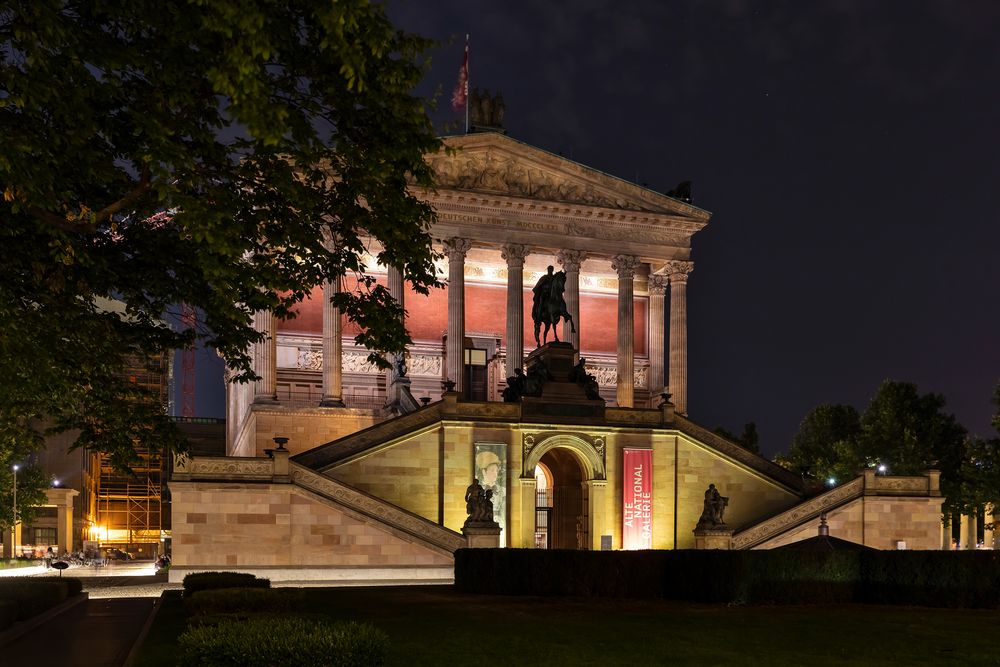 Alte Nationalgalerie in einer Sommernacht 