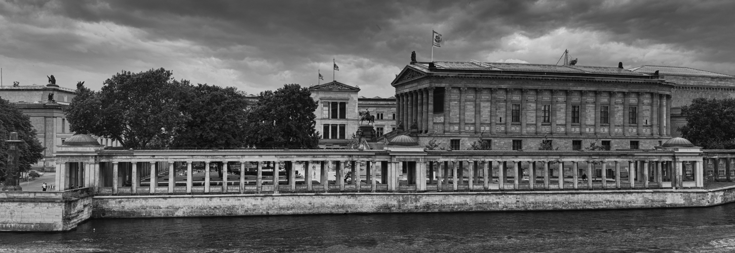 Alte Nationalgalerie von der Spreeseite