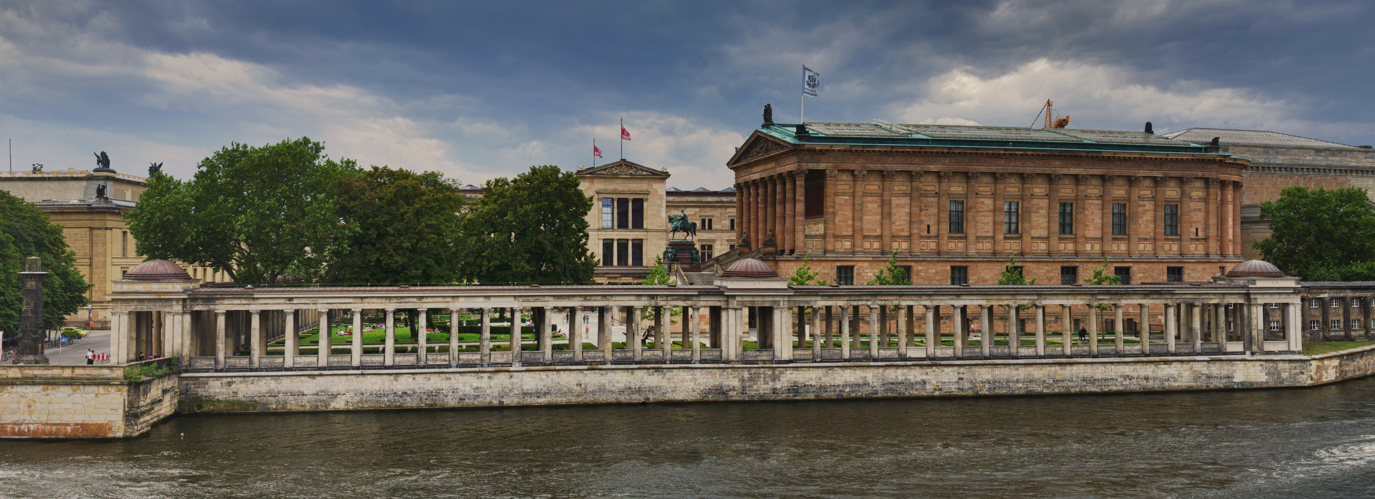 Alte Nationalgalerie von der Spreeseite (farbig)