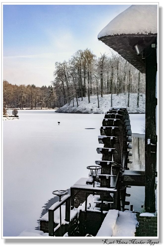 alte Ölmühle im Winter