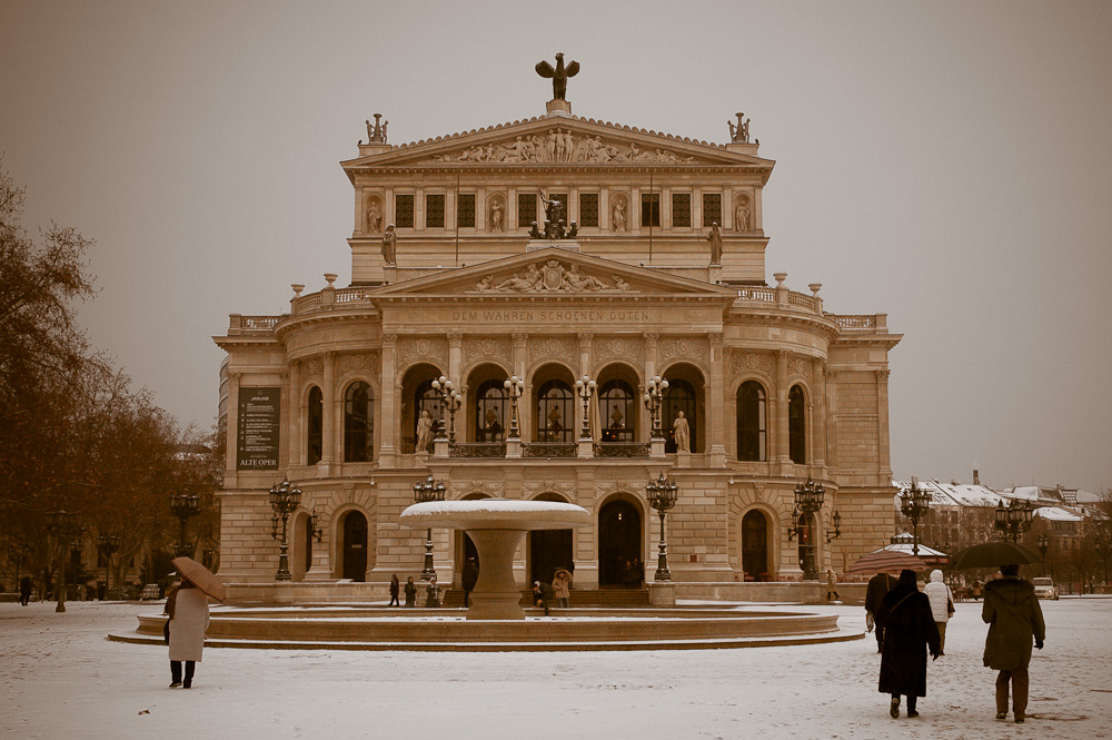 Alte Oper an einem kalten Januarmorgen