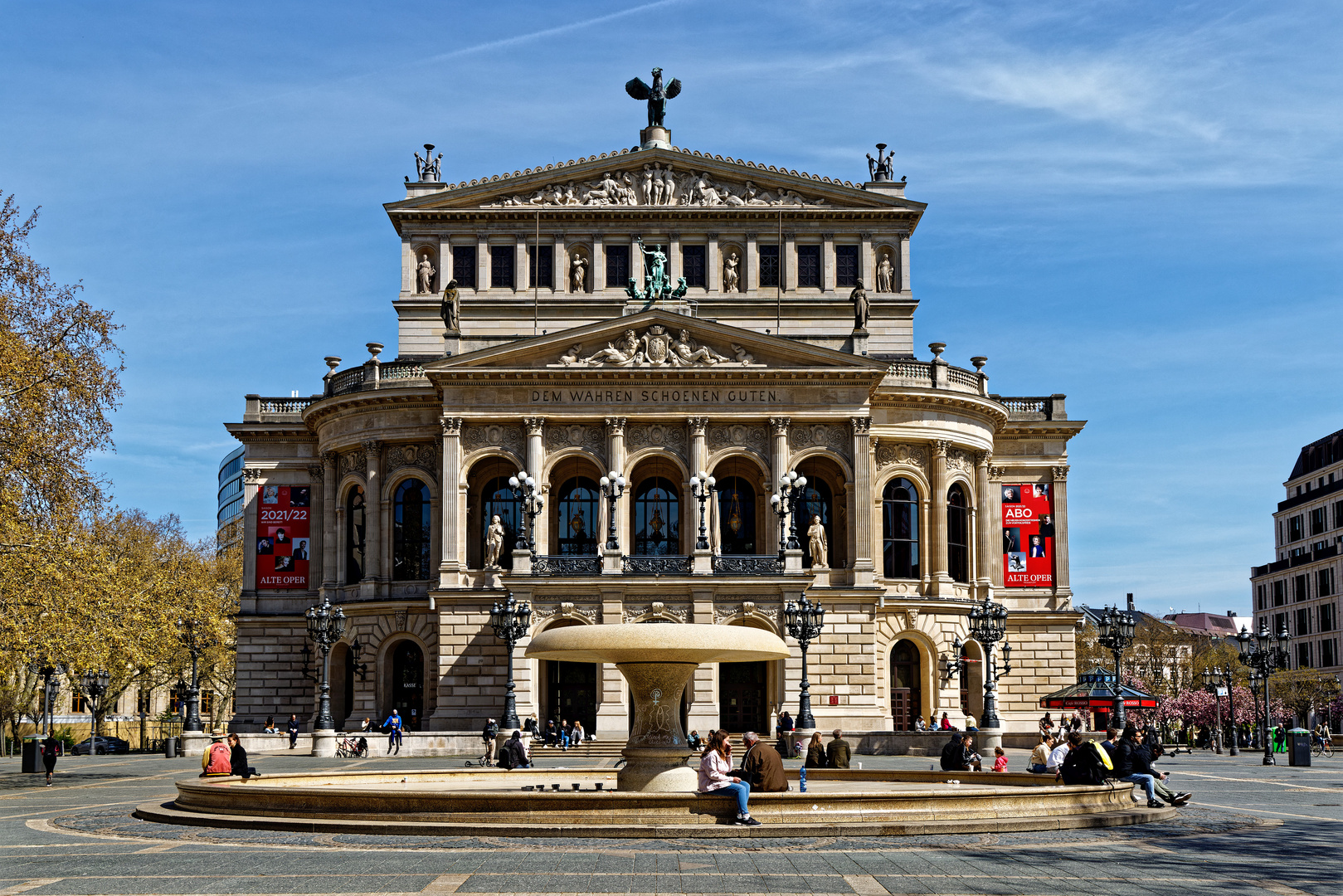 Alte Oper bei herrlichem Frühlingswetter