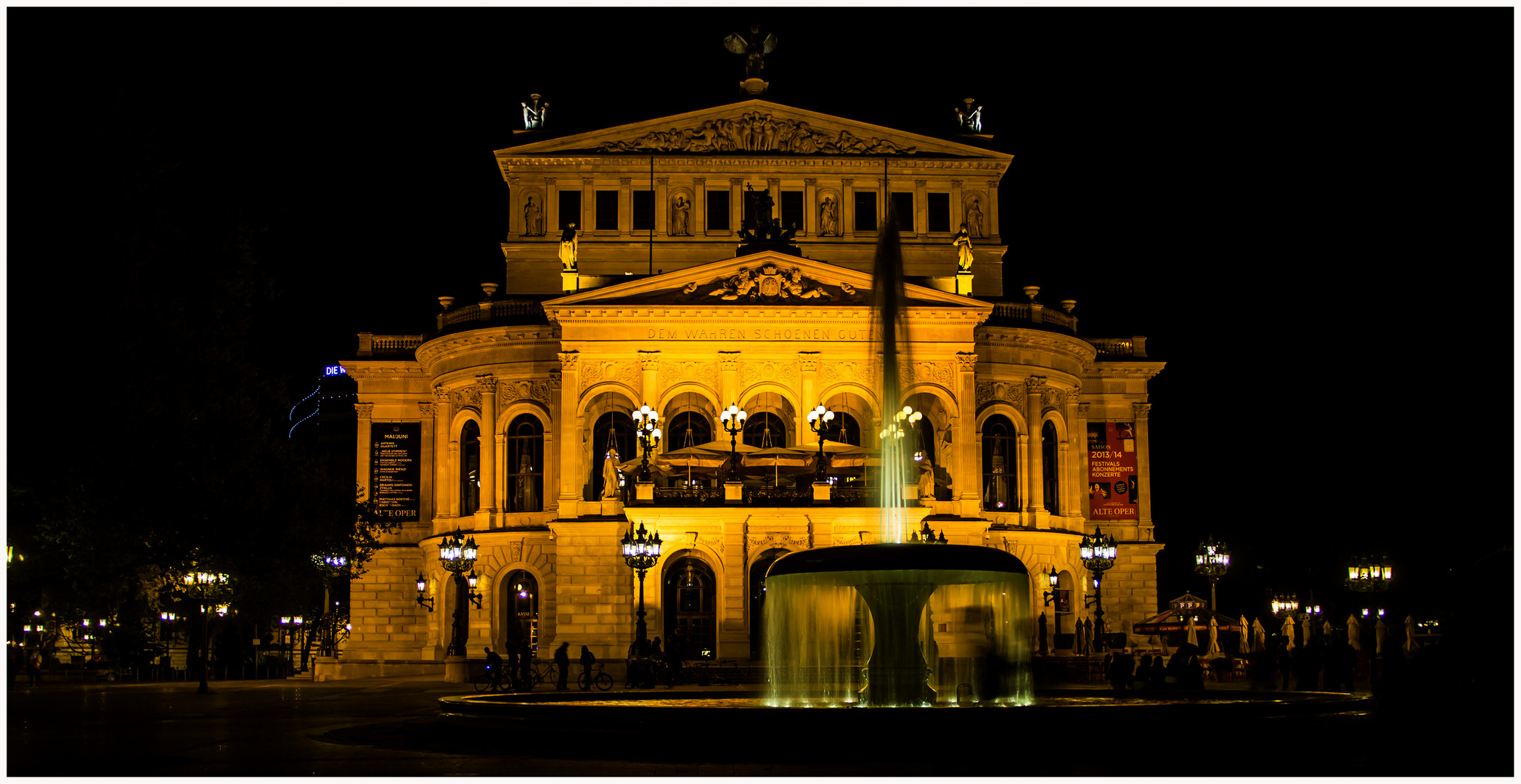 * * Alte Oper * *