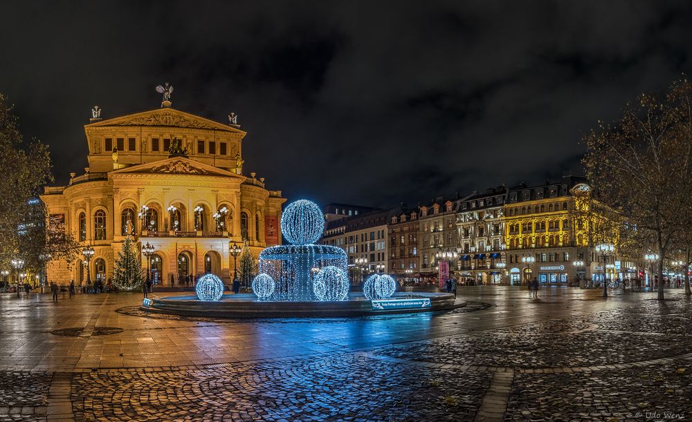 Oper Frankfurt Weihnachten 2022 *Alte Oper Frankfurt mit LucaeBrunnen* Foto & Bild weihnachten