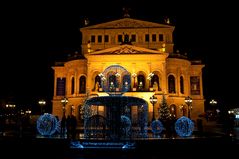 Alte Oper Frankfurt mit Weihnachtsdekoration