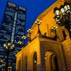 Alte Oper Frankfurt und die Opern Tower zur blauen Stunde......