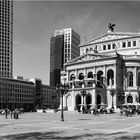 [ Alte Oper und die neuen Nachbarn ]