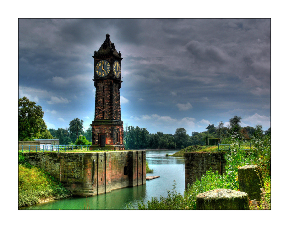 Alte Pegeluhr in Ludwigshafen