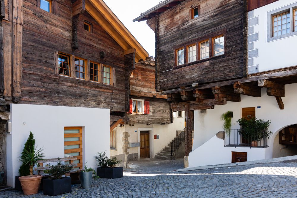 Alte, renovierte Gebäude in Leuk-Stadt
