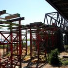 Alte Rheinbrücke in Wesel bei laufendem Schiffsverkehr zurückbauen