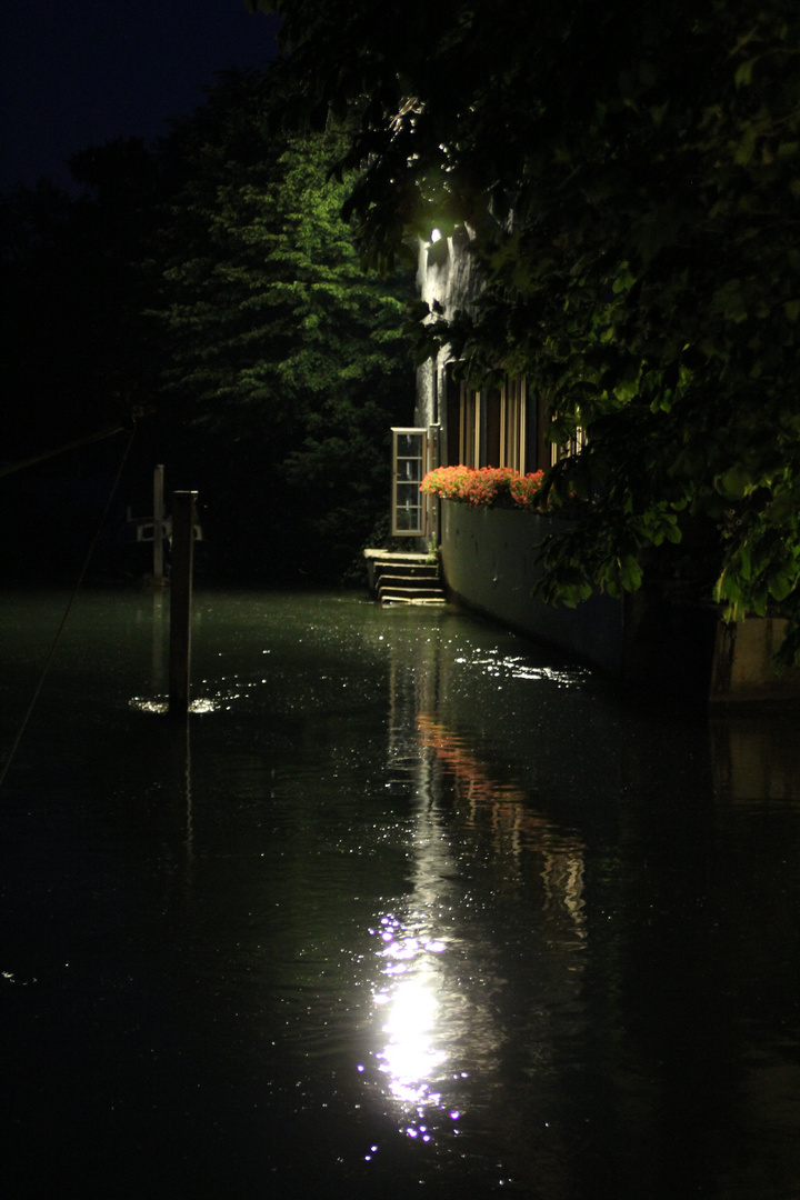 Alte Rheinmühle bei Nacht