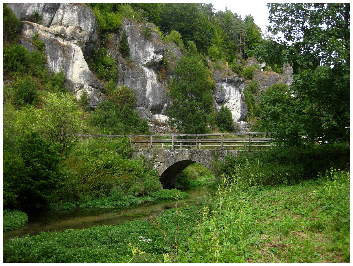 Alte Römerbrücke im Trubachtal