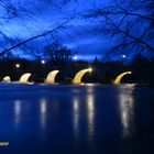 Alte Saalebrücke Jena -Burgau  im Februa fotografiert zur Blauen Stunde.Brücke vorm Jenaer Wehr.