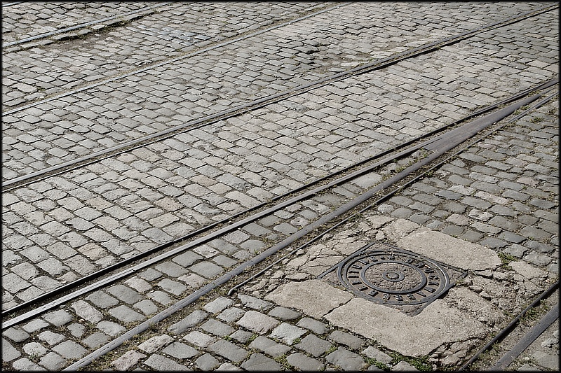 alte Schienen vor dem Zollhafen