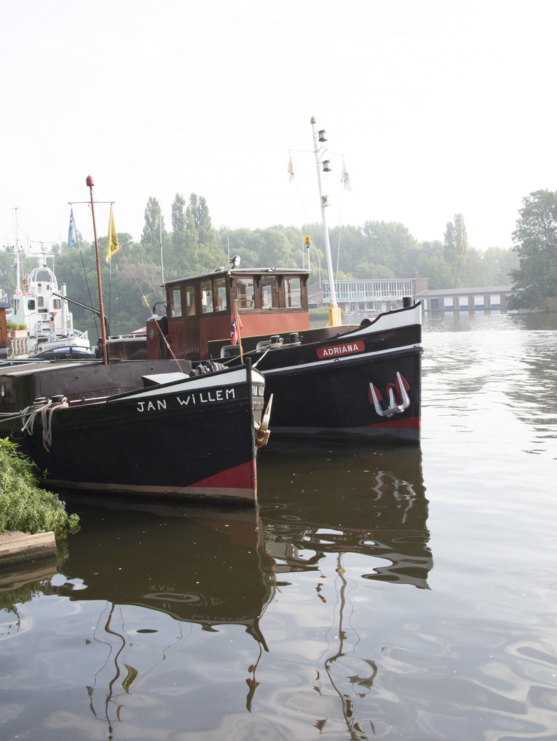 alte Schiffe im Hafen