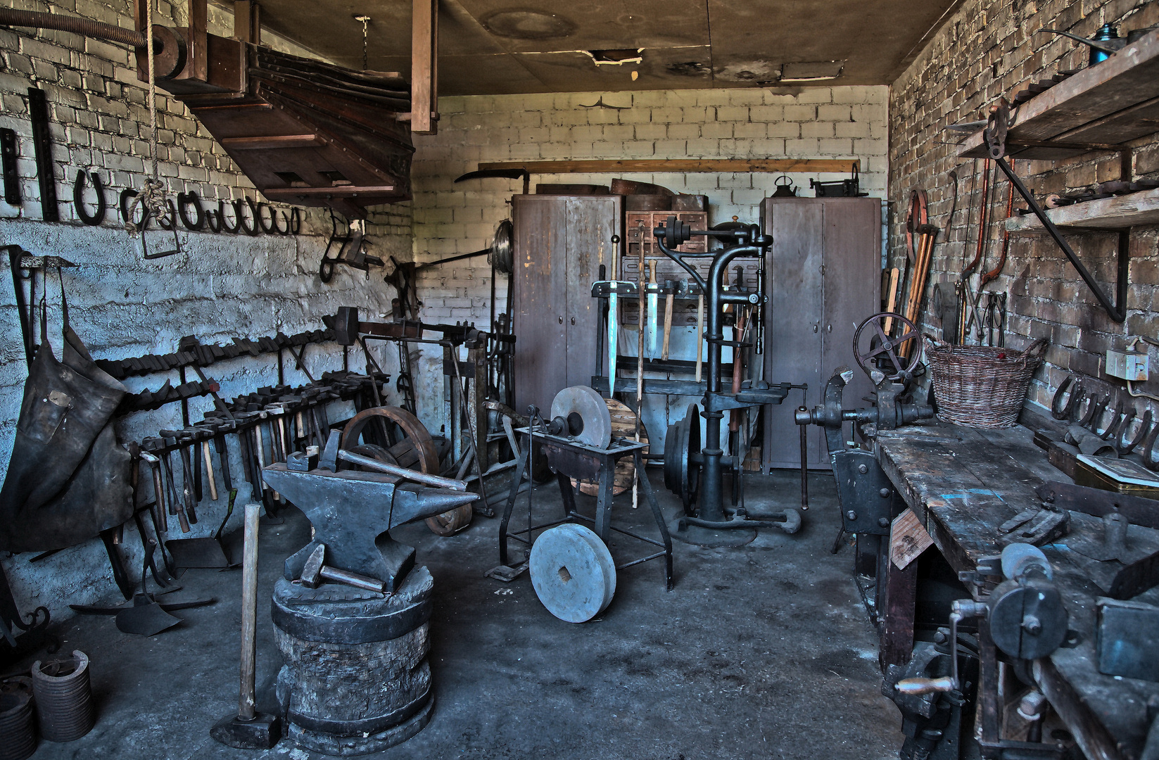Alte Schlosserei Foto & Bild | industrie und technik, handwerk ...