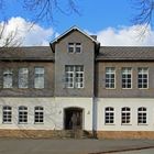 Alte Schule in Hilchenbach-Dahlbruch (Graffiti fast alles wegretuschiert)