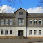 Alte Schule in Hilchenbach-Dahlbruch (Graffiti fast alles wegretuschiert)