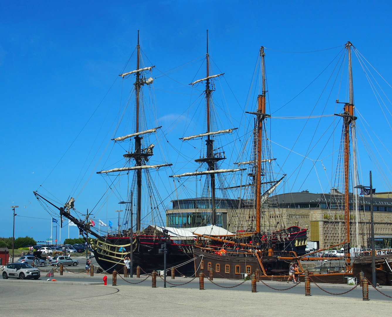 Alte Segler im Hafen von St. Malo