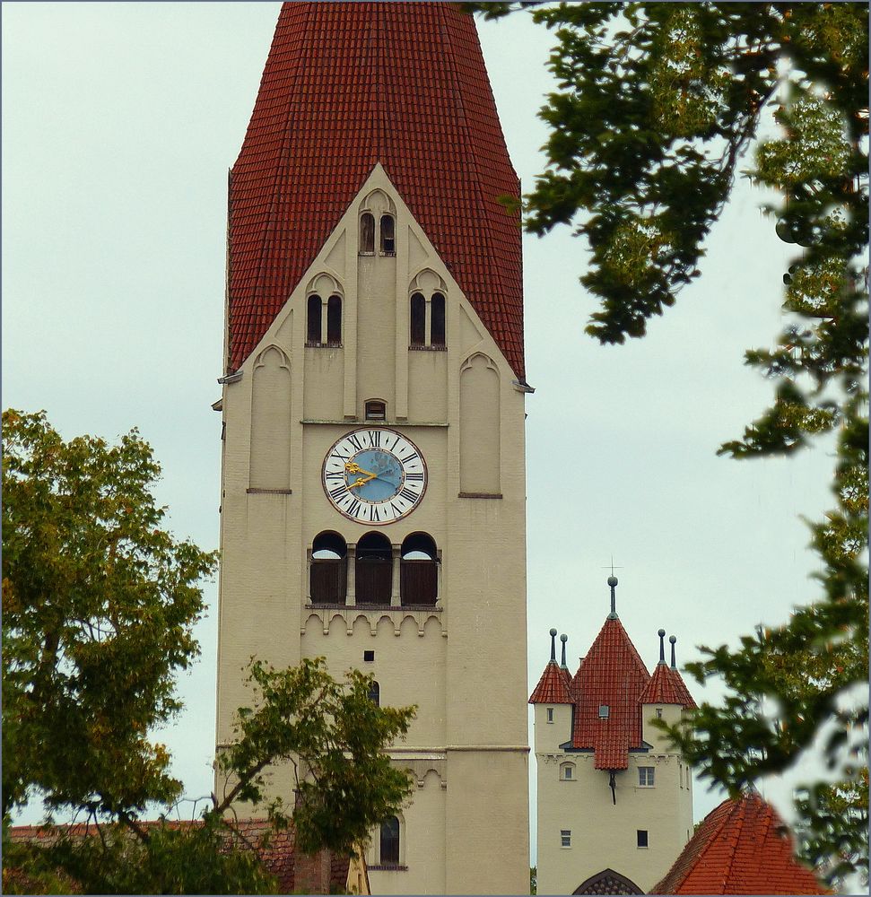 Alte Stadt Kaufbeuren ,Kirchturm   und weitem der 5 Spitzen Turm  