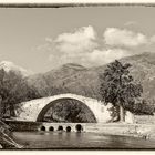 Alte Steinbrücke auf Kreta Schwarzweißer Freitag