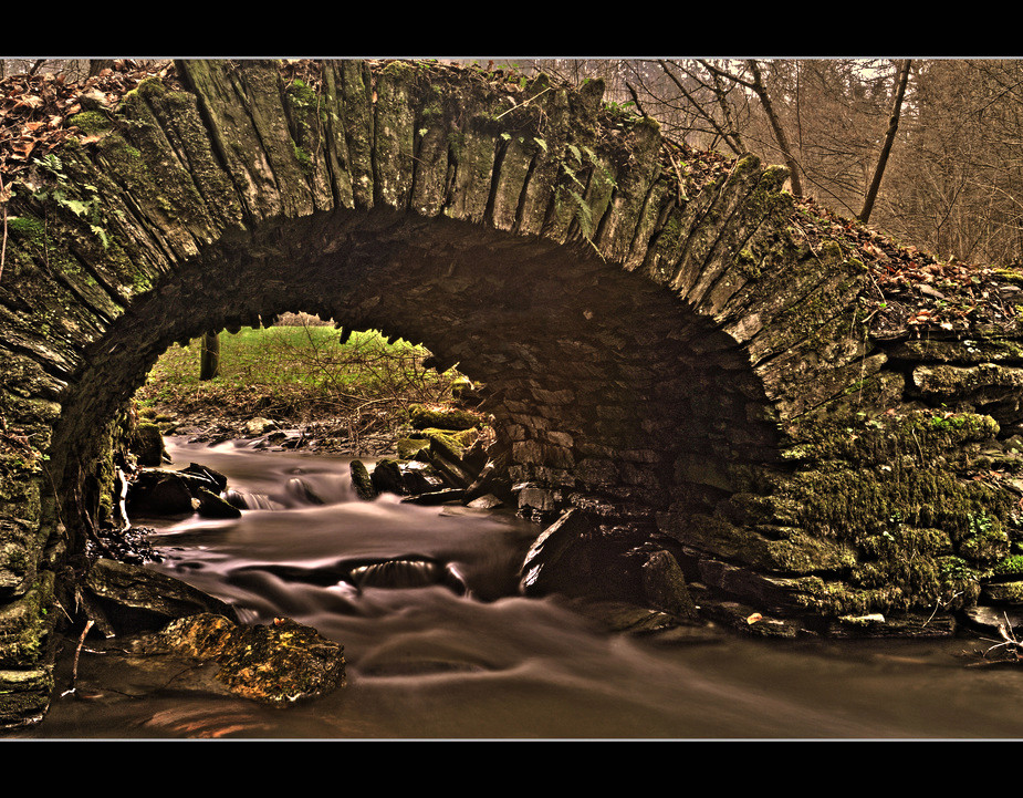 Alte Steinbrücke im Herzbachtal