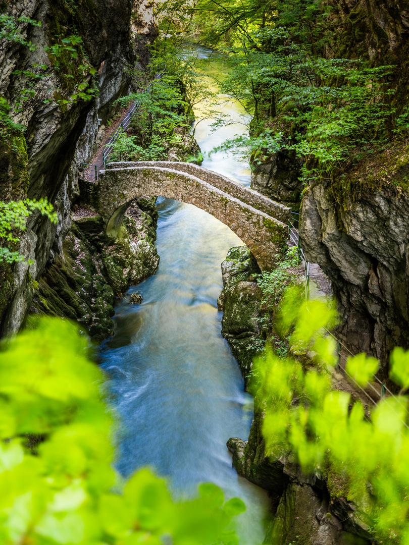 Alte Steinbrücke in den Gorges de l'Areuse 