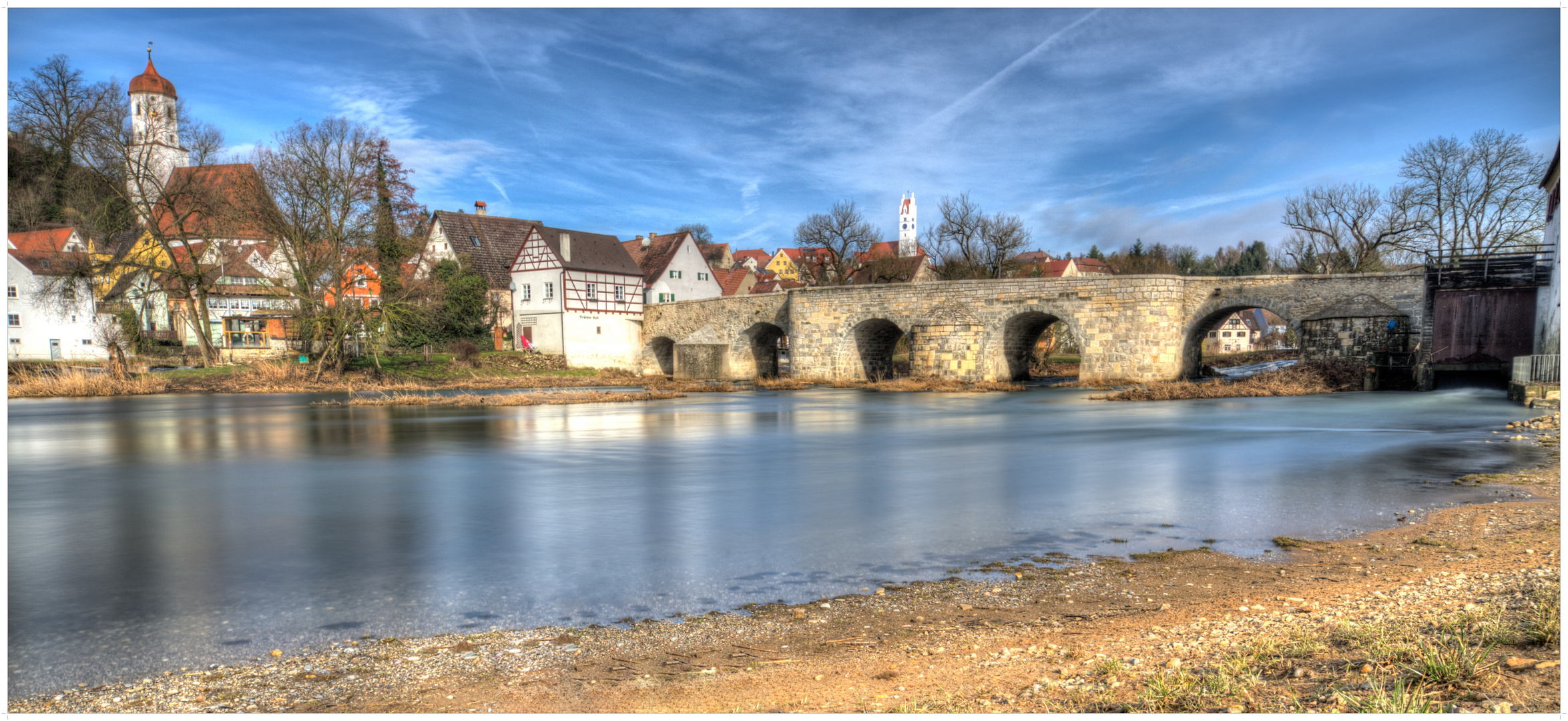 Alte steinerne Wörnitzbrücke in Harburg (Schwaben)