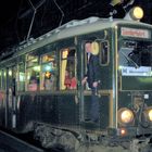 Alte Straßenbahn auf Fahrt