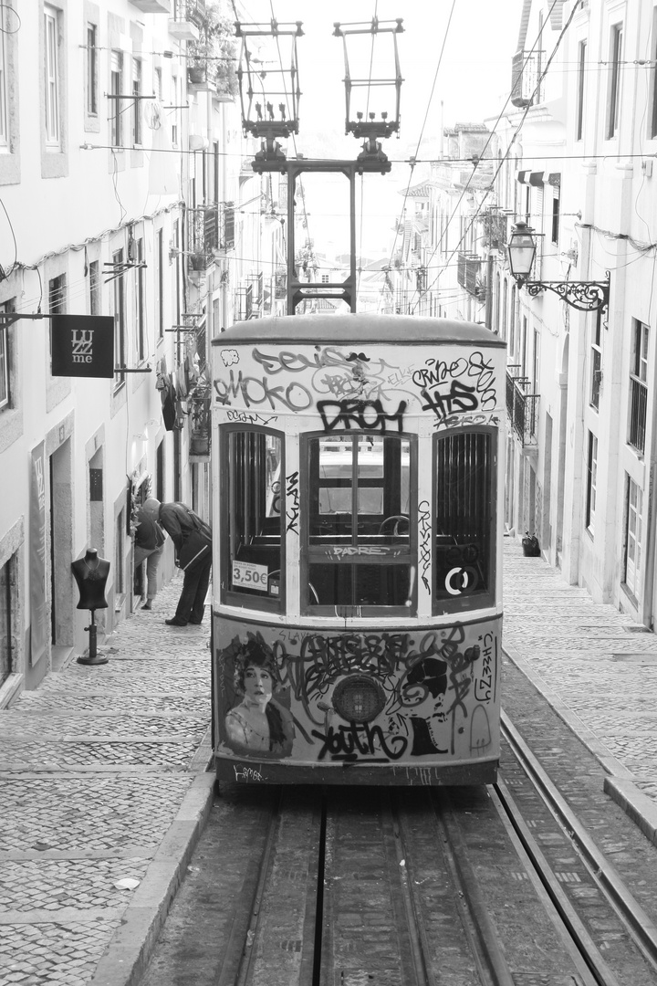 Alte Strassenbahn in Lissabon