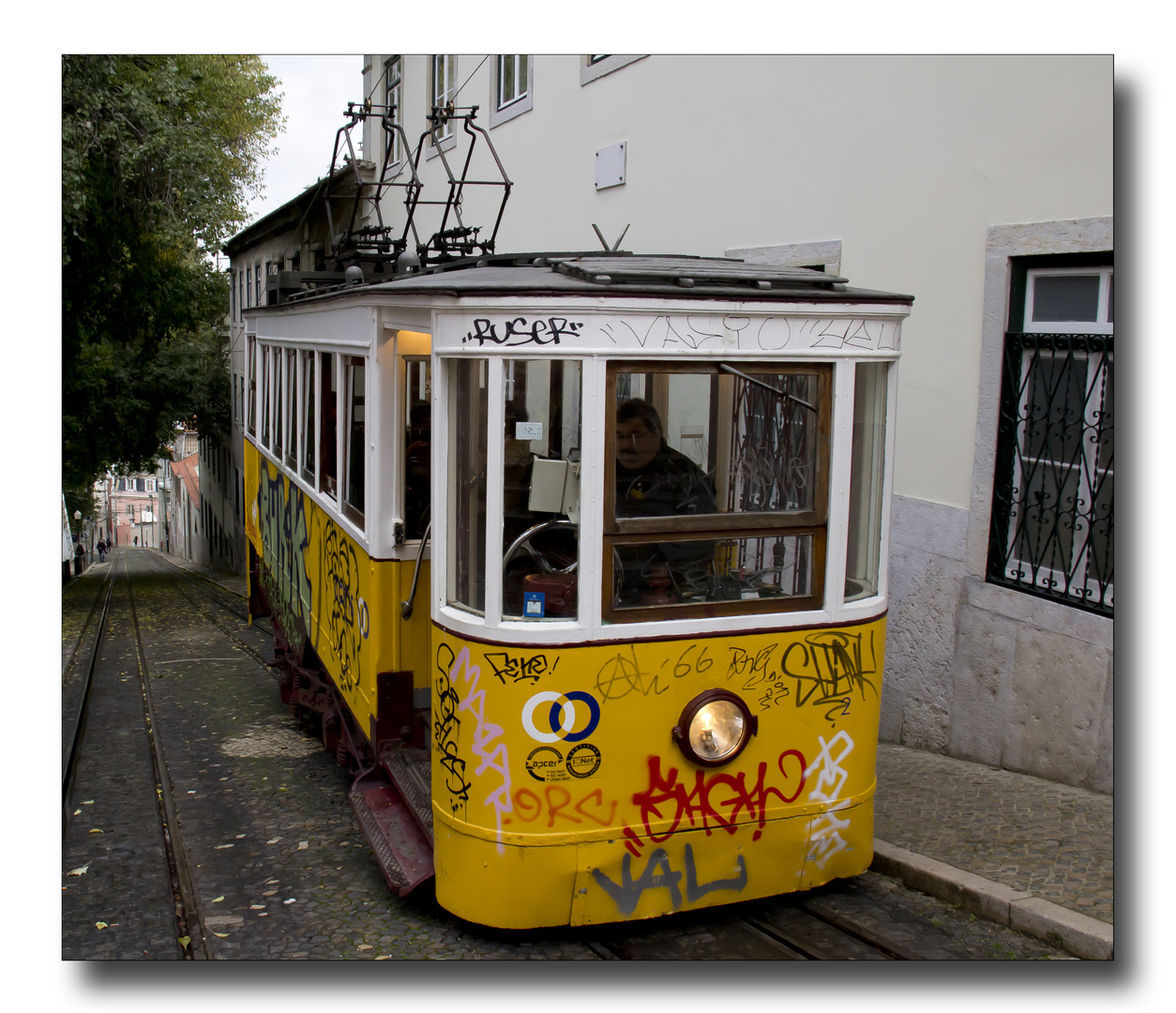 Alte Straßenbahn in Lissabon