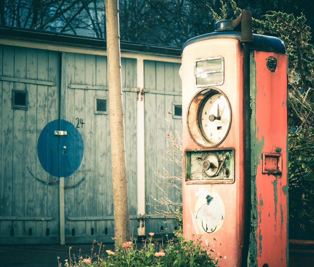 Alte Tankstelle in einem Berliner Hinterhof