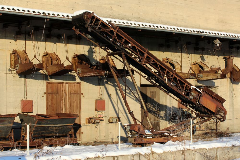 Alte Technik am ehemaligen Basaltwerk Baruth