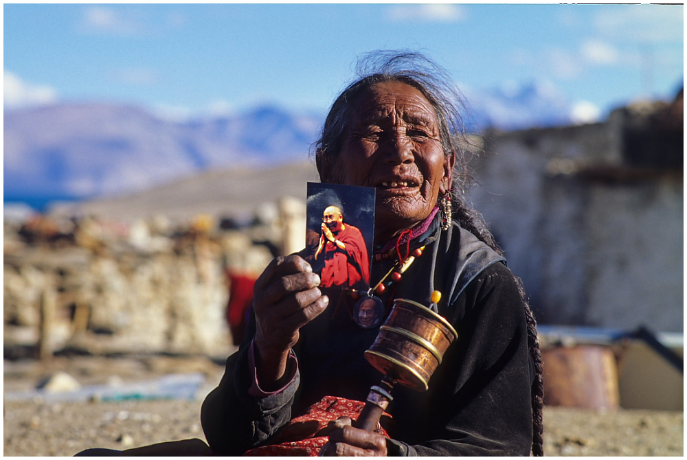 Alte Tibeterin in Korzok, Tso Moriri, Ladakh, Indischer Himalaya.