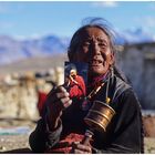 Alte Tibeterin in Korzok, Tso Moriri, Ladakh, Indischer Himalaya.