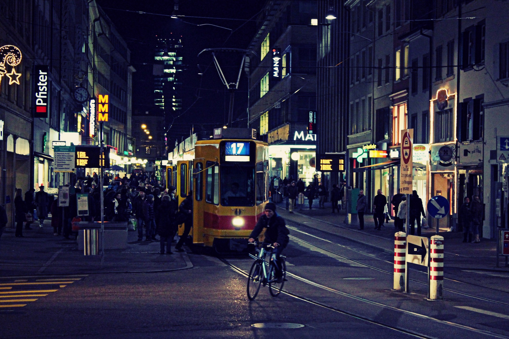 Alte Tram 17 am Claraplatz