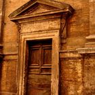 Alte Tür in Rom